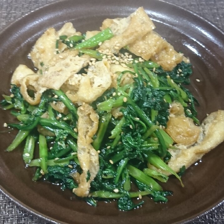 めんつゆで簡単に味付け！  春菊と油揚げの胡麻炒め